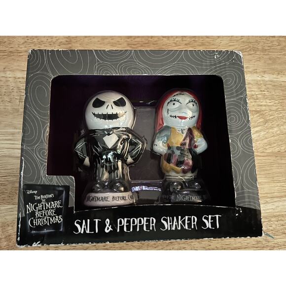 NIGHTMARE Before Christmas Salt & Pepper Shakers - Picture 1 of 7